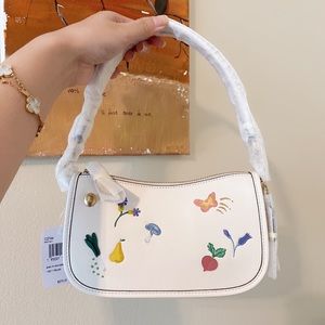 🍎Coach Swinger 20 With Garden Embroidery